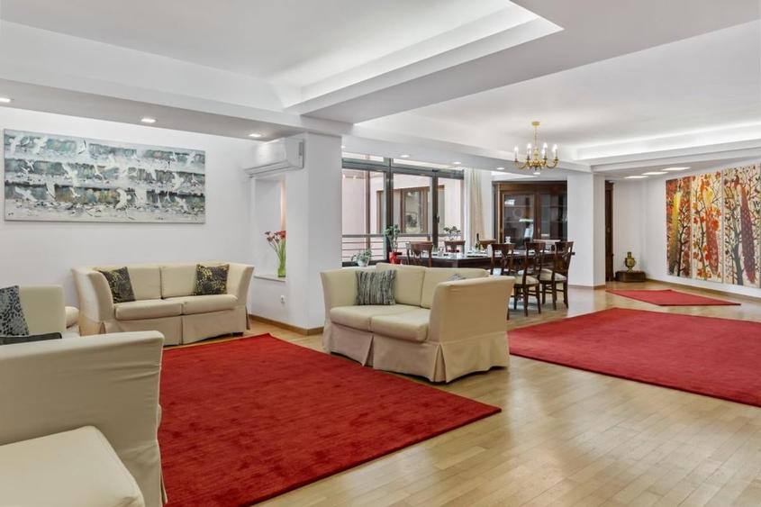 Apartament cu 3 camere semidecomandat, mobilat în Arcul de Triumf