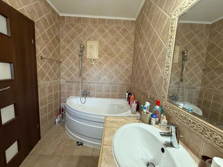 Casă cu 4 camere în Titan