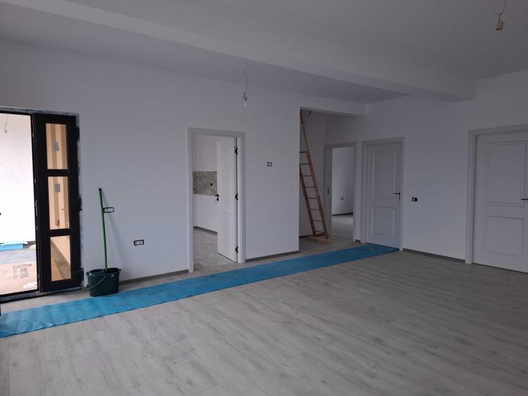 Casă cu 3 camere în Central