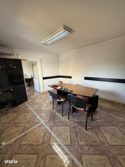 Casă cu 8 camere cu Teren 202 Mp în Pieptănari