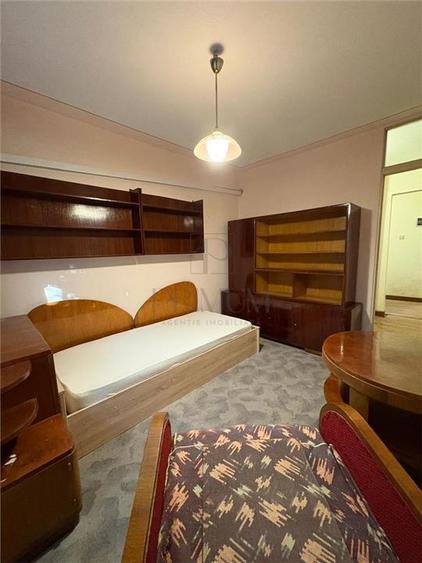 Apartament cu 4 camere decomandat în Aradului