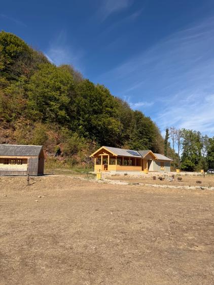 Casă cu 3 camere în Bratca