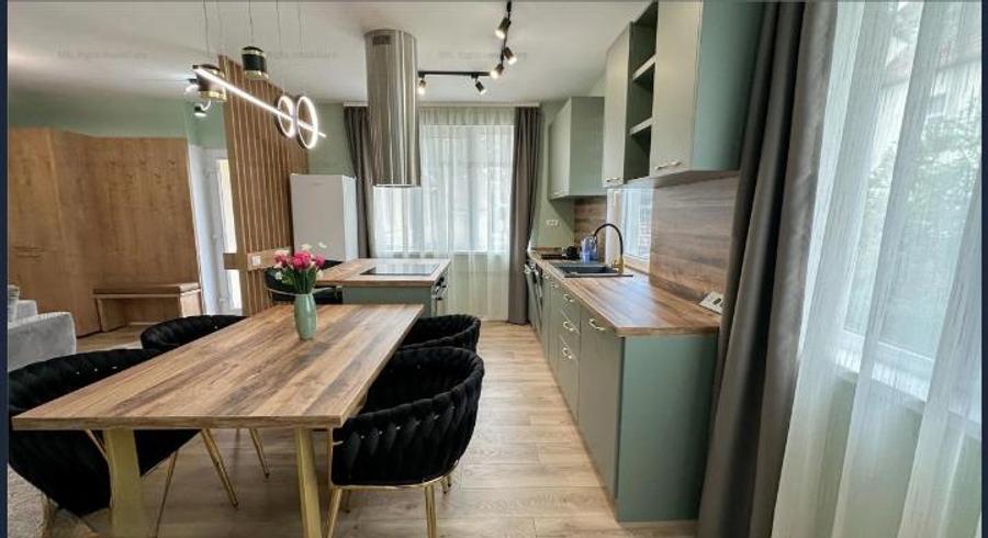 Apartament cu 3 camere semidecomandat, mobilat în Central