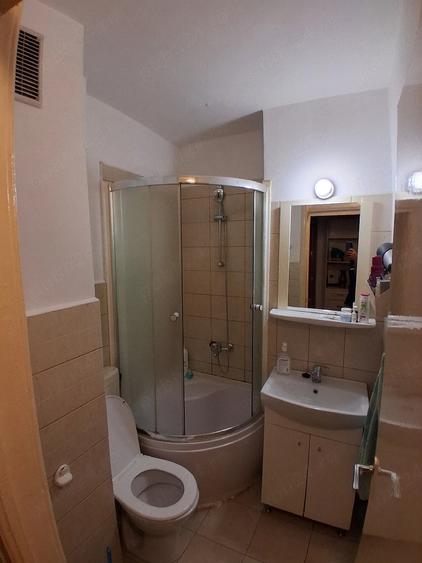 Garsonieră decomandată în Central