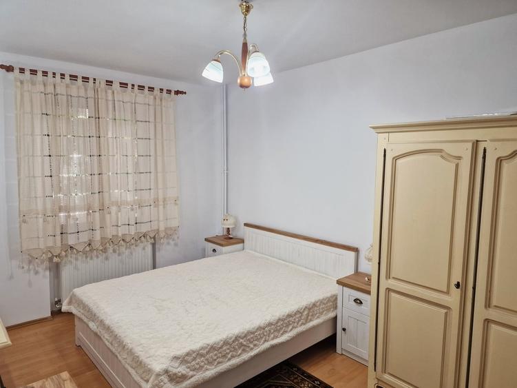 Apartament cu 3 camere semidecomandat în Floreasca