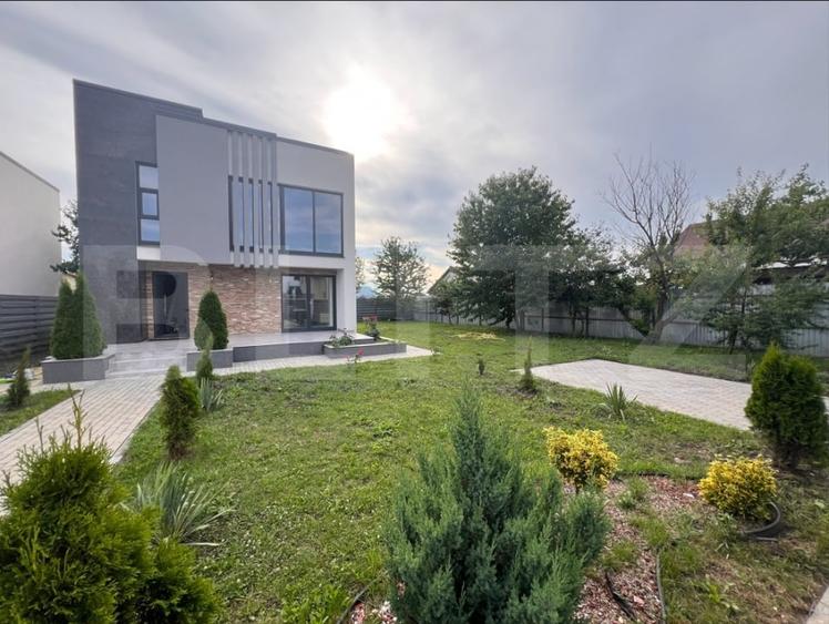 Casă individuală cu 4 camere cu Canalizare în Stupini