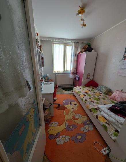 Apartament cu 3 camere semidecomandat în Ciritei