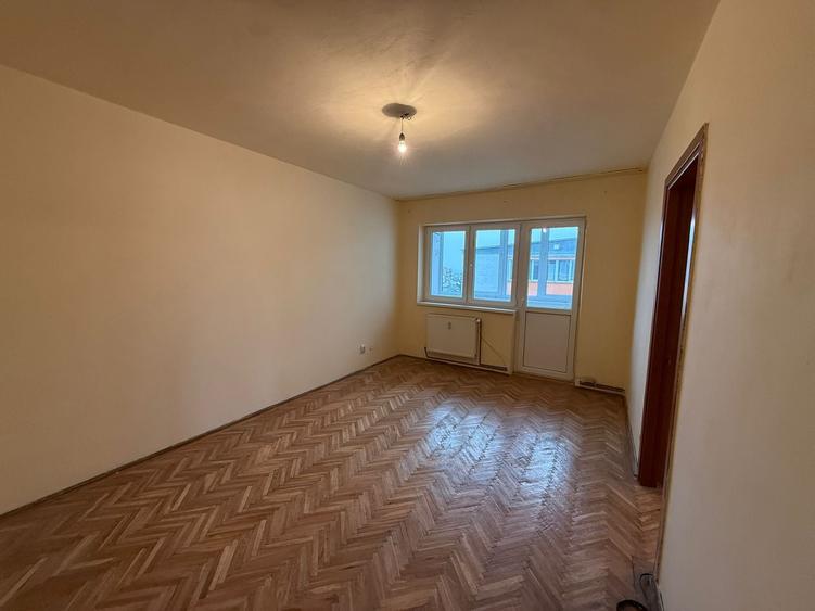 Apartament cu 3 camere circular în Minerul