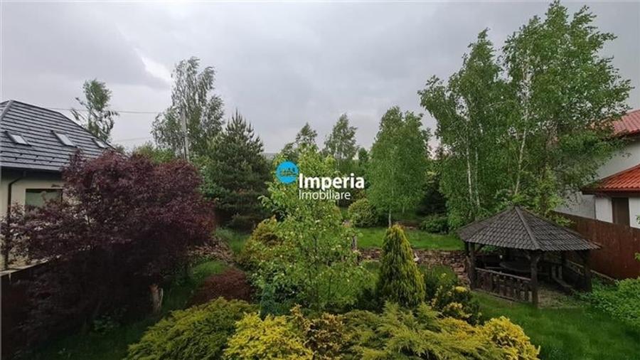 Casă individuală cu 7 camere cu Teren 1000 Mp în Bucium