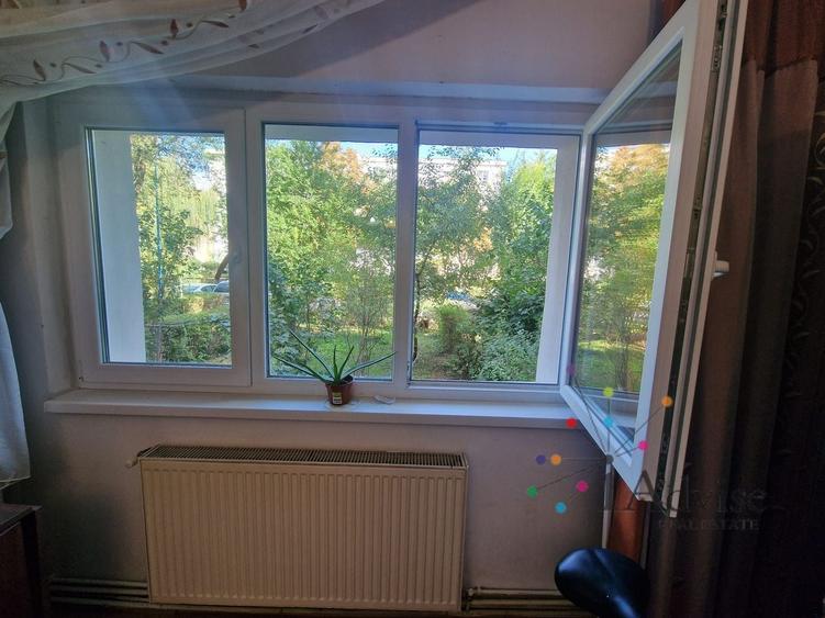 Apartament cu 3 camere decomandat în Tractorul