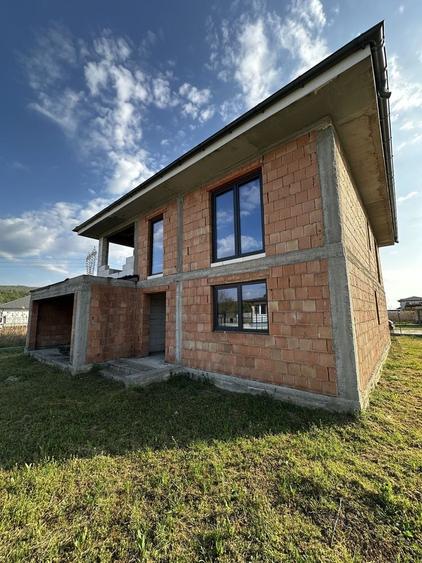 Casă cu 4 camere cu Teren 500 Mp în Budești