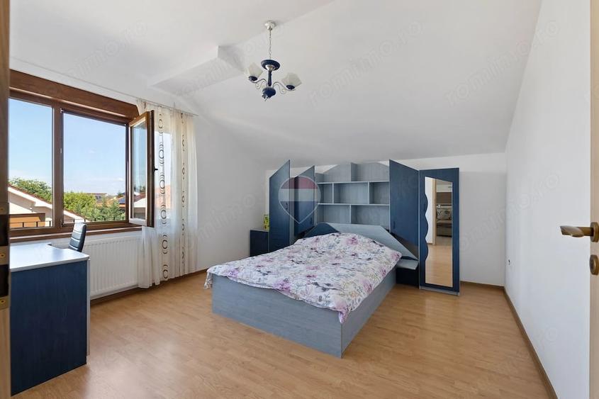 Apartament cu 3 camere decomandat în Intim