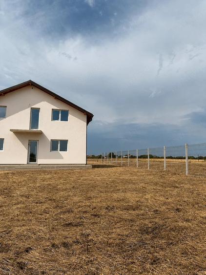 Casă cu Teren 812 Mp în Ciolpani