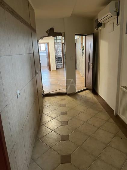 Apartament cu 4 camere semidecomandat în Calea Călărașilor