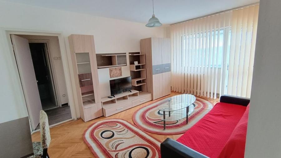 Apartament cu 2 camere semidecomandat în Podu Roș