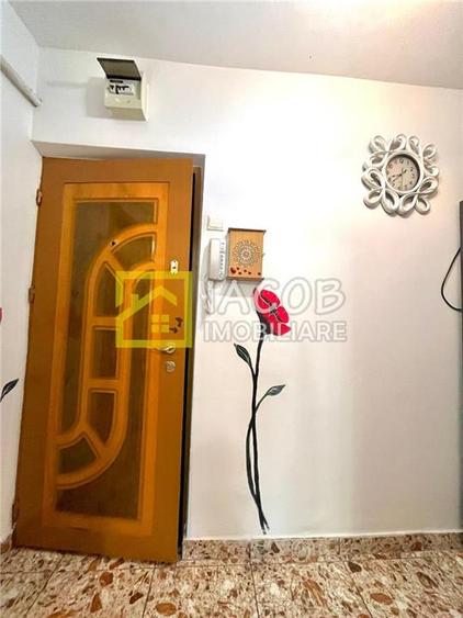 Apartament cu 2 camere decomandat, mobilat în Republicii