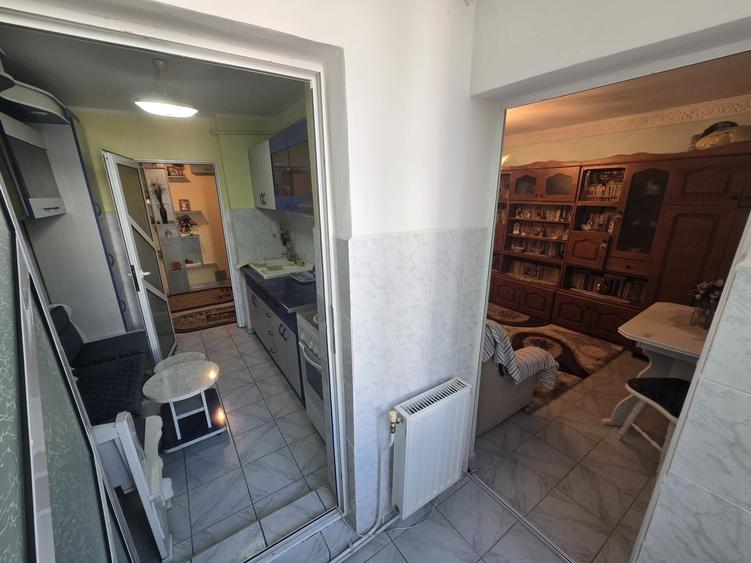 Apartament cu 2 camere decomandat, mobilat în Podu Roș