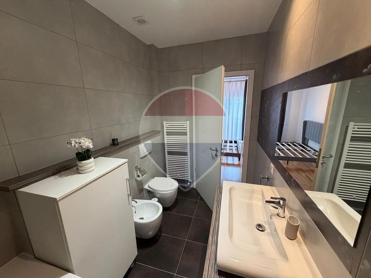 Apartament cu 4 camere decomandat în Central