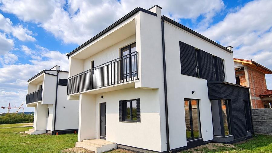 Duplex cu 5 camere cu Canalizare în Dumbrăvița