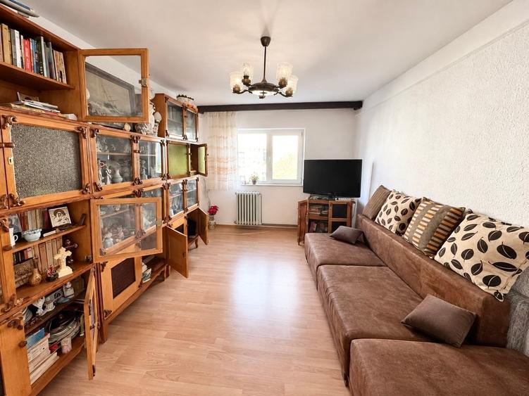 Apartament cu 3 camere decomandat în Galata