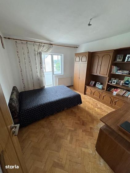 Apartament cu 3 camere decomandat în Ciurea
