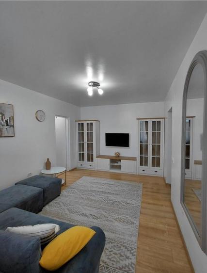 Apartament cu 2 camere semidecomandat în City Park Mall