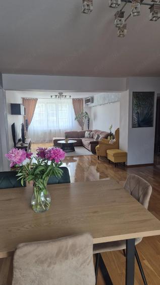Apartament cu 4 camere decomandat în 22 Decembrie