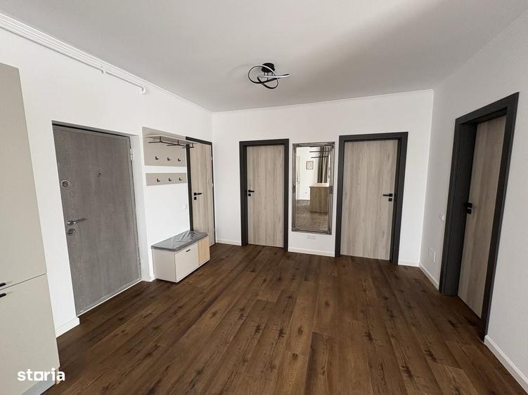 Apartament cu 3 camere semidecomandat în Ciupercenii Noi
