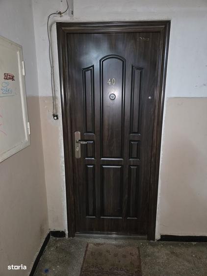 Tomis Nord-Calinescu, 2 camere decomandate, balcon, beci, liber, neg. - 1