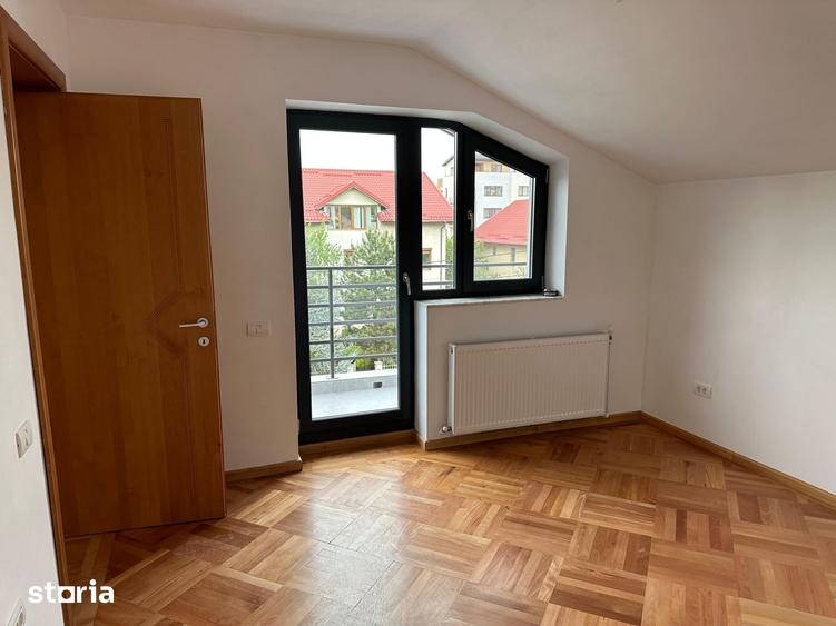 Casă cu 9 camere cu Teren 550 Mp în Drumul Taberei