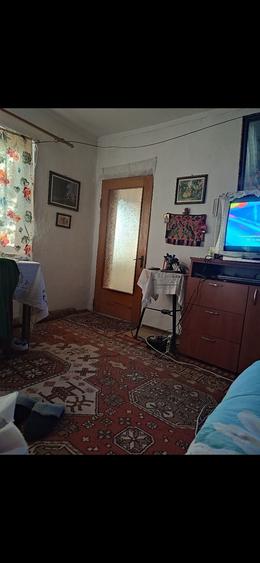 Casă cu 3 camere decomandat în Șuțești