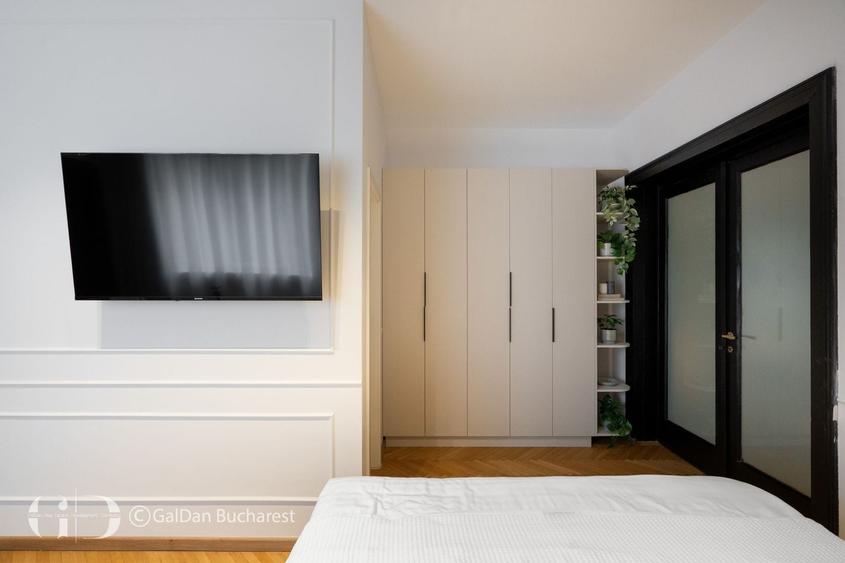 Apartament cu 5 camere în P-ța Universității