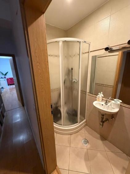 Apartament cu 3 camere semidecomandat în Dorobanți