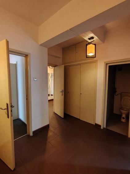 Apartament cu 4 camere circular în P-ța Romană