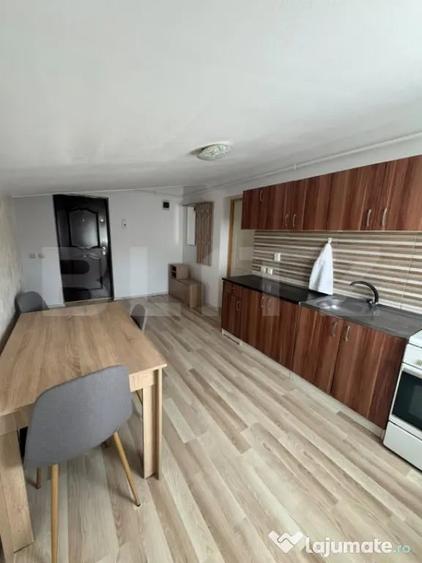 Apartament cu 3 camere semidecomandat în Florești
