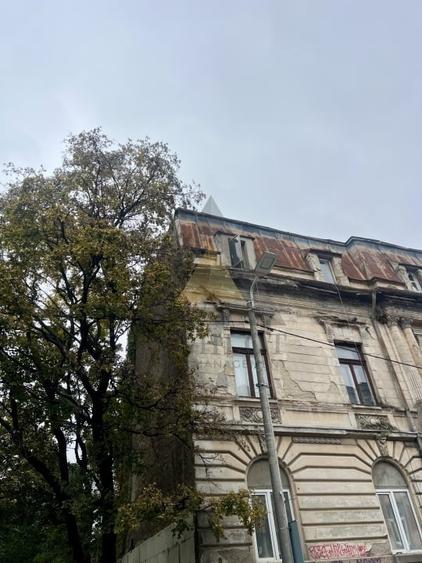 Casă individuală cu 14 camere cu Teren 286 Mp în P-ța Sfinții Voievozi