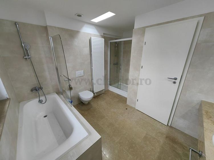 Casă individuală cu 9 camere cu Canalizare în Pipera