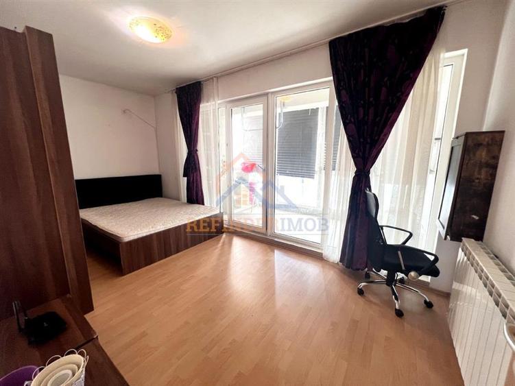 Apartament cu 3 camere decomandat, mobilat în Titan