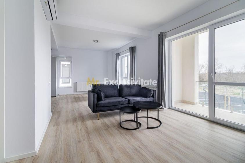 Apartament cu 3 camere semidecomandat în 1 Decembrie