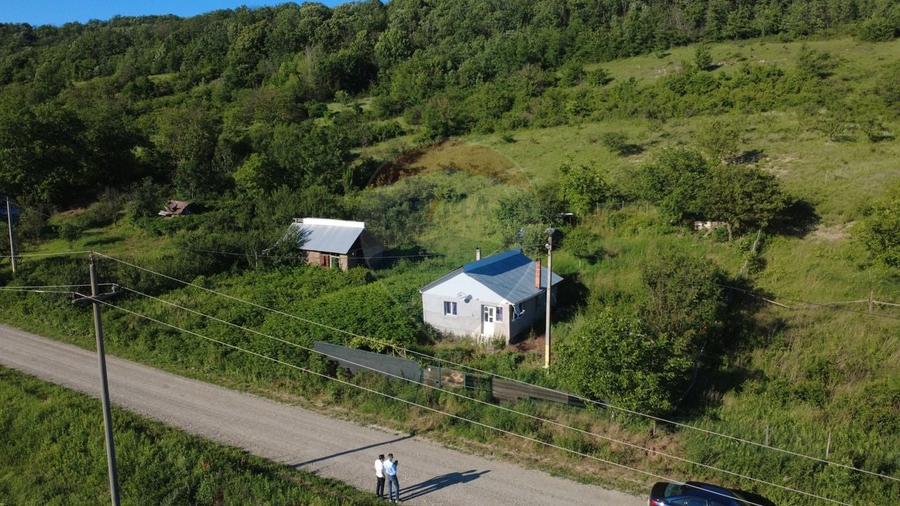 Casă individuală cu 2 camere cu Teren 4162 Mp în Valea Salciei