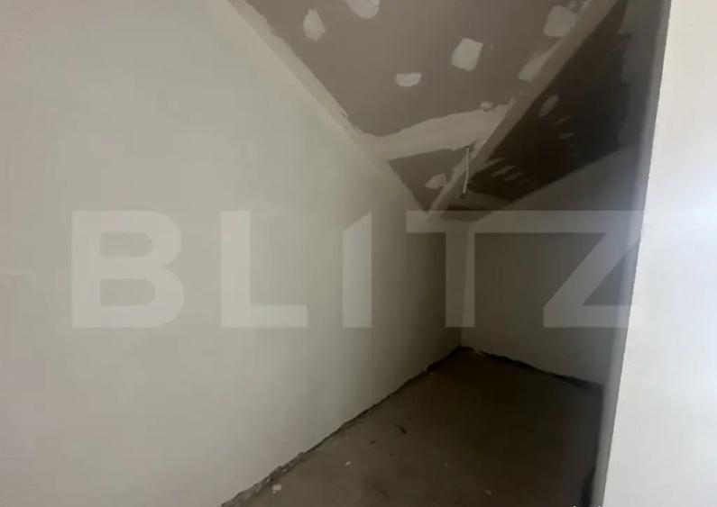 Casă cu 4 camere cu Teren 300 Mp în Lazuri