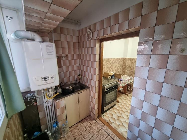 Apartament cu 3 camere decomandat, mobilat în Casa de Cultură