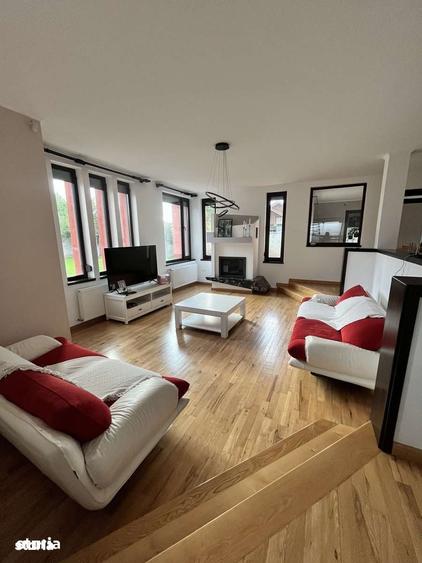 Casă cu 5 camere cu Teren 1098 Mp în Vladimirescu