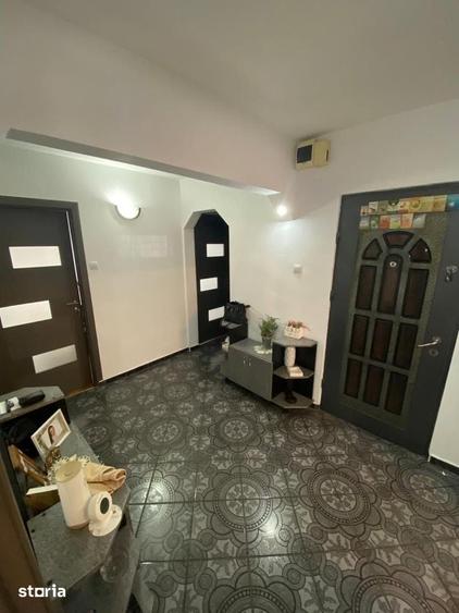 Apartament cu 4 camere în Micro 17