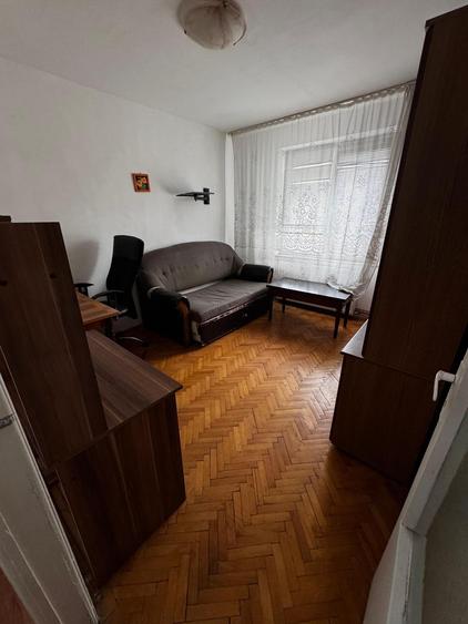Apartament cu 3 camere decomandat în Complex Studențesc