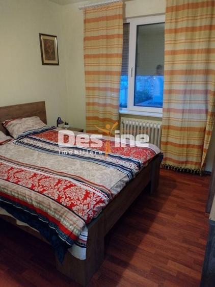 Apartament cu 4 camere decomandat, mobilat în Alexandru cel Bun