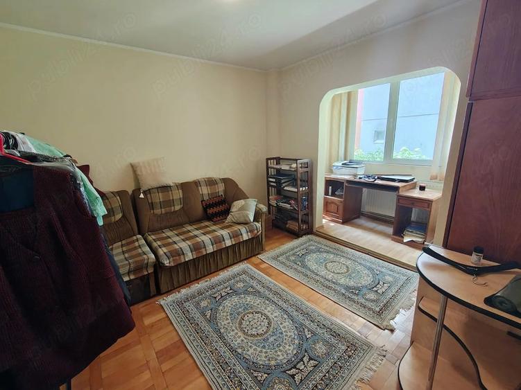 Apartament cu 3 camere decomandat în Mihai Bravu