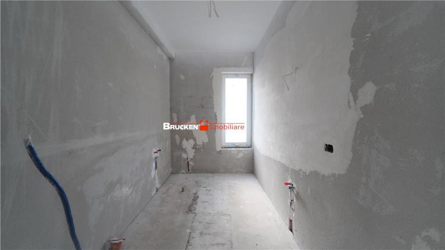 Casă cu 4 camere cu Teren 570 Mp în Central