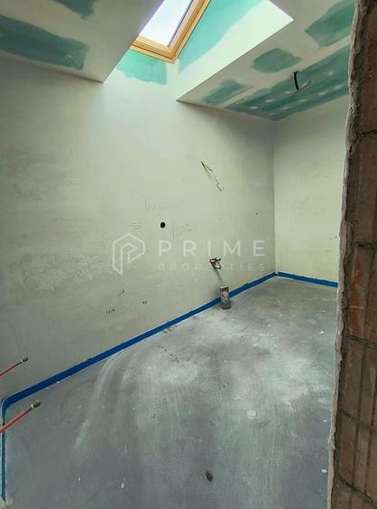 Duplex cu 4 camere cu Canalizare în Livezeni