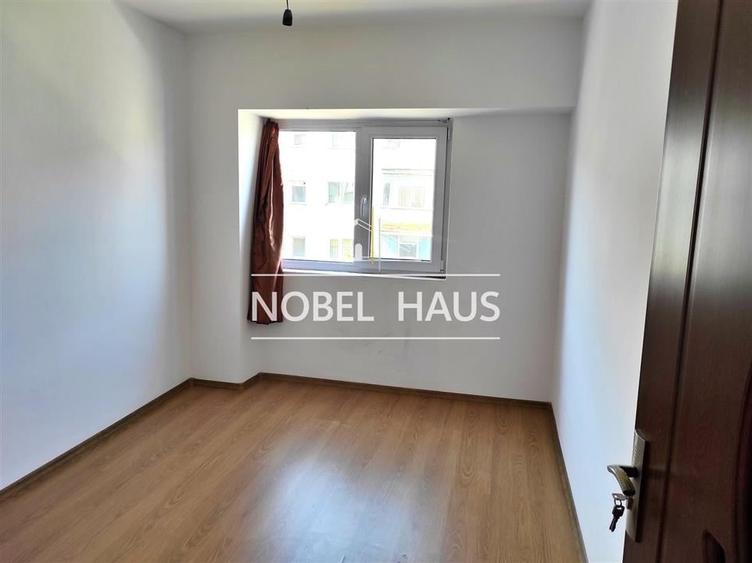 Apartament cu 3 camere decomandat în Sud